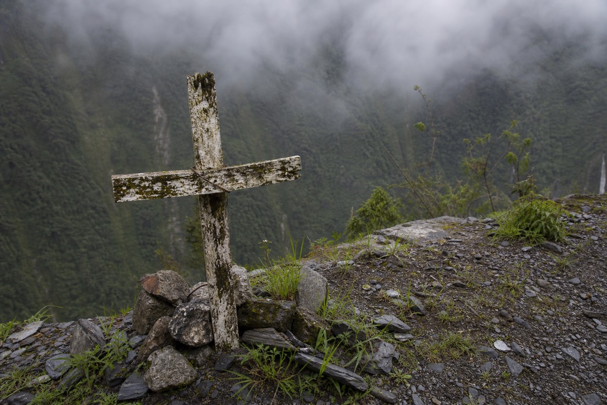 A roadside memorial cross on the Death Road