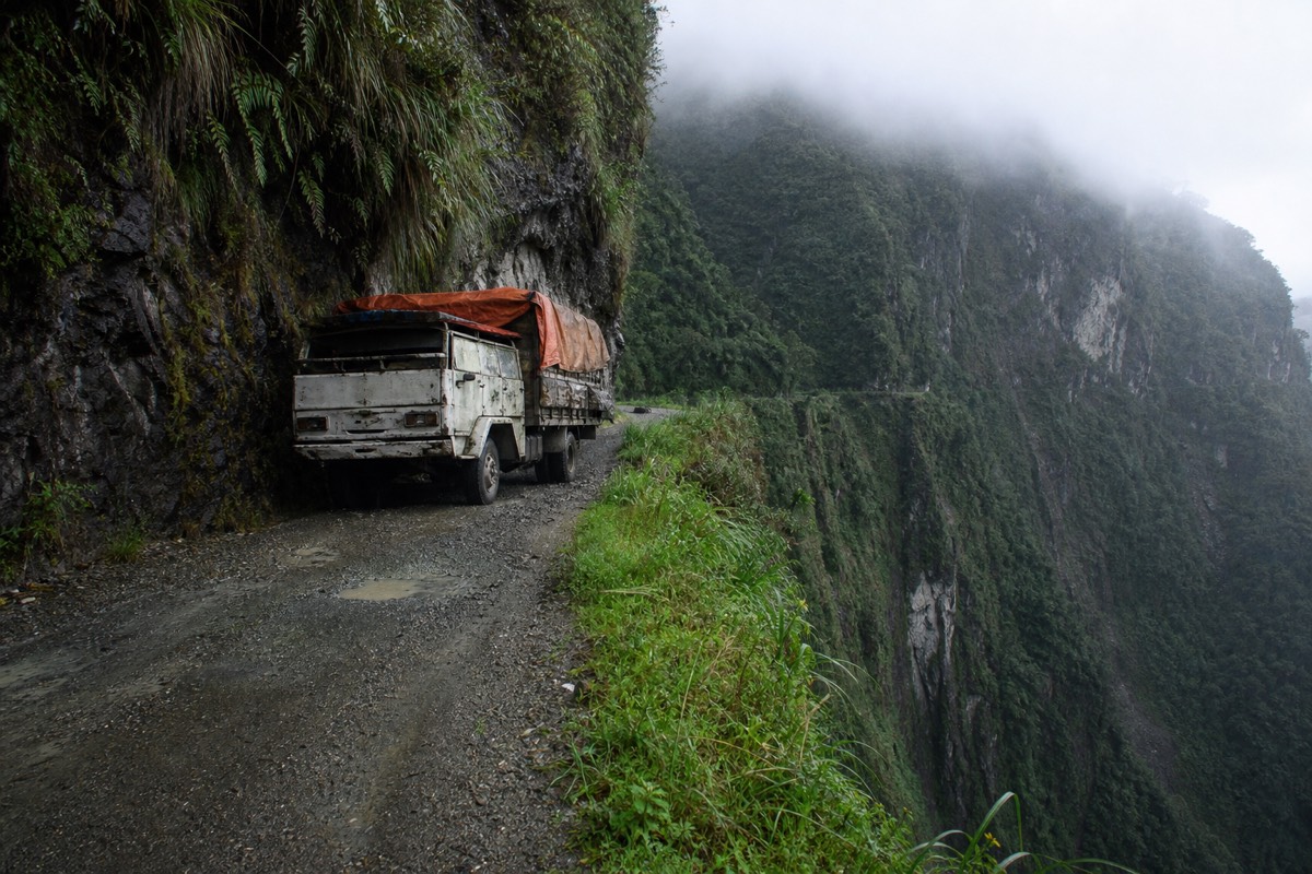 A vehicle-width narrow pass on the Death Road with a sheer drop to one side