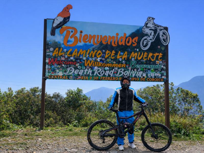 La Paz: Death Road + Uyuni Salt Flats Adventure